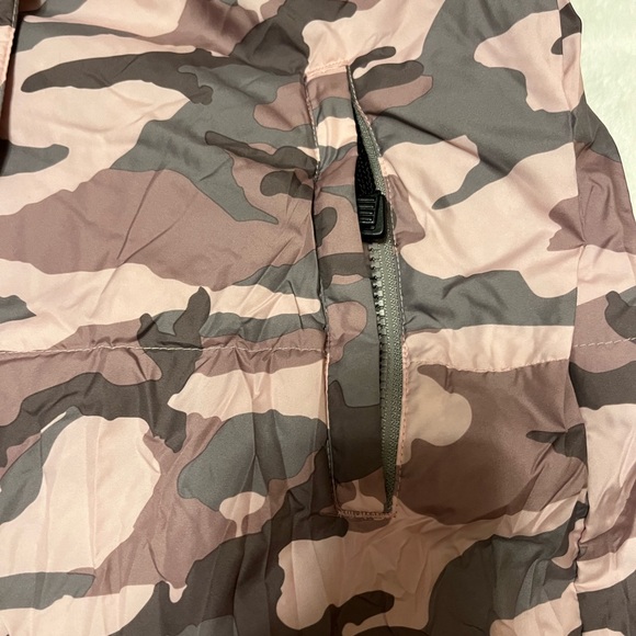 Browning women’s down coat in a bag. Super nice, never worn. Pink and gray camo. - Picture 5 of 8